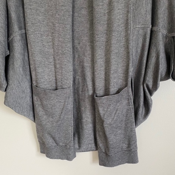 VIMMIA Shavasana Shawl Sweater Gray XS/S - Picture 6 of 8
